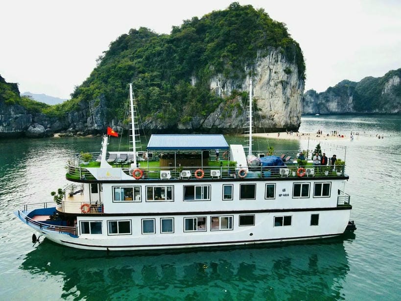 Sunlight Premium Cruise 2 Days 1 Night at Lan Ha bay