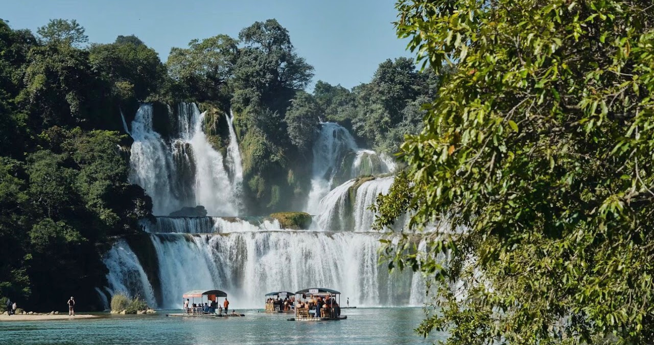 Lan's Cao Bang Ban Gioc waterfall in 2 nights 1 day