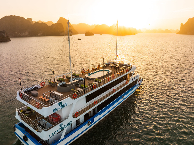 La Casta Daily Cruise thăm vịnh 8 tiếng 99-120 khách/1 tàu