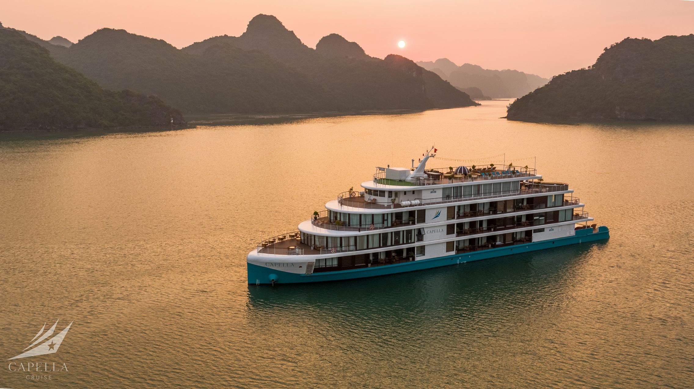 Capella Cruise Lan Hạ (3N2Đ)