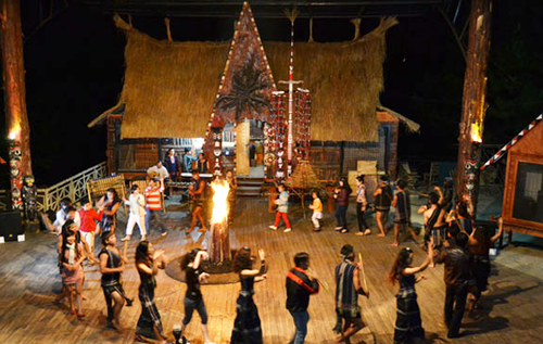 Đà Lạt Giao Lưu Văn Hóa Cồng Chiêng (Buổi tối)