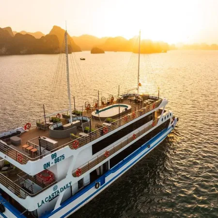 La Casta Daily Cruise: 8-hour bay tour, 99-120 passengers per boat. - 5-Star
