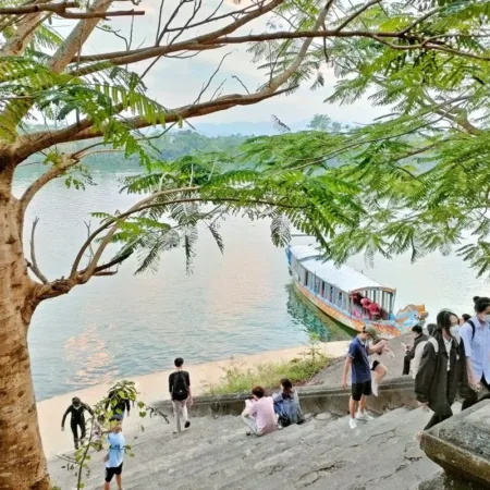 Hue Imperial City and Tam Giang Lagoon (1 Day)